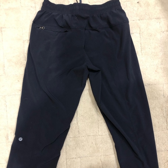 Lulu Lemon cropped (Capri) pant - Picture 2 of 2